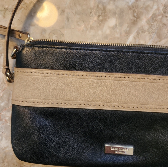 Kate Spade Elegant Black Crossbody Bag - Picture 4 of 10